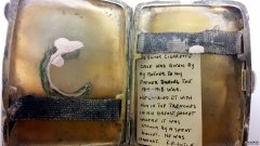 第一次世界大战中一杏3沐鸣平台个能挡子弹的银质烟盒价值数千英镑
