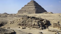 杏3沐鸣平台在著名的金字塔遗址可能发现了一具狮子木乃伊