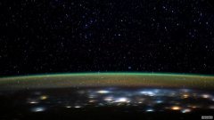 沐鸣平台从国际空间站看到的地球上闪闪发光的光