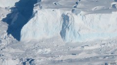 南极洲的“末日冰川”向科学家揭示了令人担忧的新特征