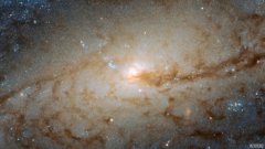 美国宇航局哈勃太空望远镜发现“银河交通堵塞”