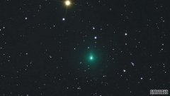 摄影师捕捉到彗星C19冲向地球