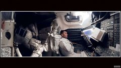 阿波罗13号宇航员打盹的照片在任务50周年之际得到了高清全景处理