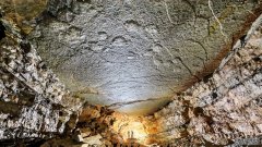 对这位古生物学家来说，深深的洞穴是恐龙脚印的丰富来源