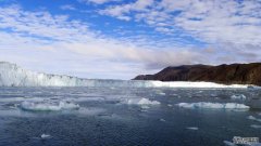 格陵兰岛和南极洲正在向内陆融冰，但整体上仍在融化