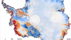 最新的卫星图像显示，格陵兰岛和南极洲的冰层正在融化