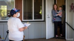 沐鸣注册登录挨家挨户的检测有助于追踪COVID-19在俄勒冈州一个城镇的传播情况