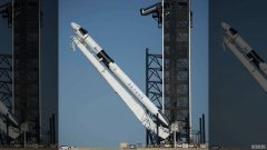 杏3沐鸣平台SpaceX火箭为NASA历史性的任务做好了准备，将宇航员从美国本土发射升空