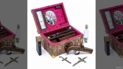 古董“吸血鬼杀人工具”包括《圣经》和十字架，准备拍卖