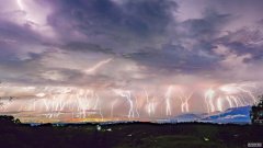 在“一千个叉子的夜晚”风暴之后，沐鸣平台50个闪电叉子的精彩图片在网上疯传
