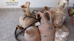 西班牙警方称，在西班牙海鲜店发现了13个古罗马罐子