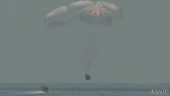 杏3沐鸣平台美国宇航局宇航员在SpaceX太空舱溅落，完成历史性任务返回地球