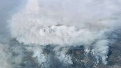 山猫大火吞噬了洛杉矶县，加州野火的规模显示