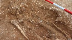 1400多年后发现的古代军阀骸骨和剑