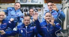 美国宇航局宇航员在“快速轨道”旅行后抵达空间站