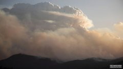 高耸的火助雷雨云可以喷射出与火山爆发一样多的气溶胶