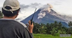 印尼火山再次喷发，喷出熔岩河