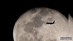 杏3沐鸣平台研究人员说，月球有一条尾巴，可以把光束穿过地球
